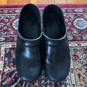 Dansko professional black clog size 8 / 38